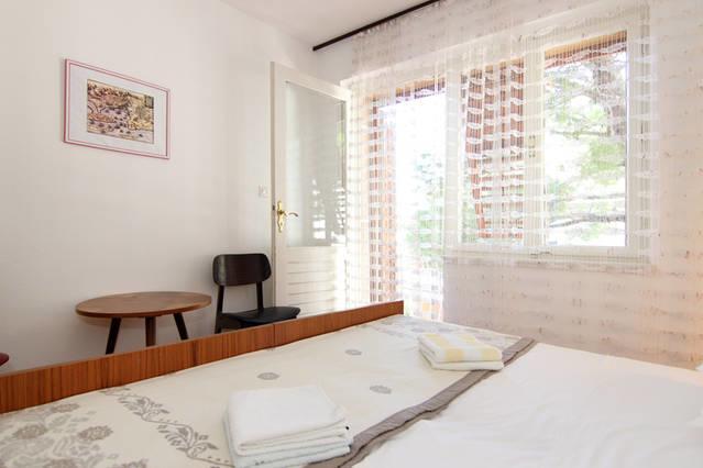 Eco-Apartments With Nice Garden Baška Voda Esterno foto